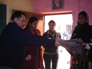 setu winter initiaties , Blanket Distribution at Nithari Village 1 (2)