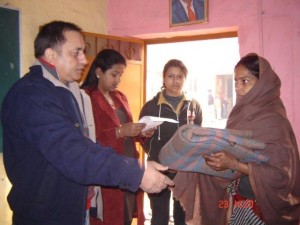setu winter initiaties , Blanket Distribution at Nithari Village 1 (3)