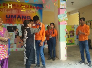 Awards distribution to children who won  at the Moser Baer Sports meet (2)
